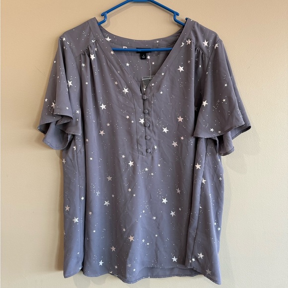NWT Torrid Grey Silver Star Top 1X - Picture 2 of 9